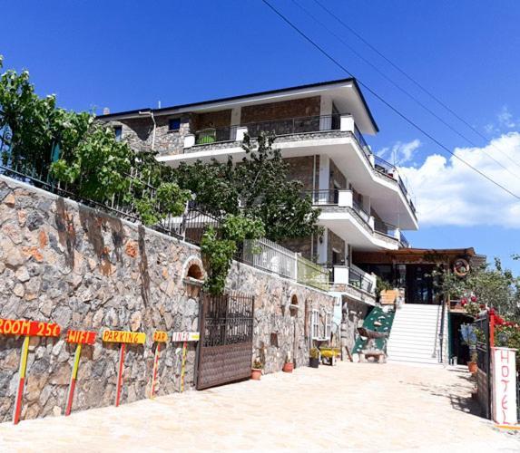 Hotel Villa Stone Dream Bar Restaurant Udenisht Екстер'єр фото